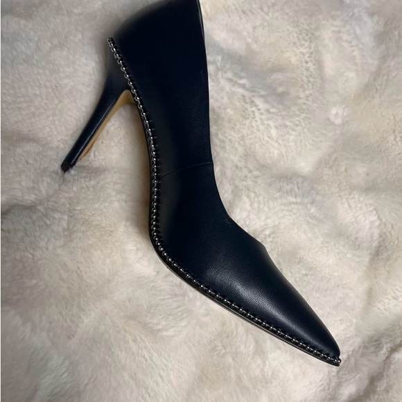 Coach Samantha Pump: Elegant Black Stiletto Heels - Picture 1 of 3